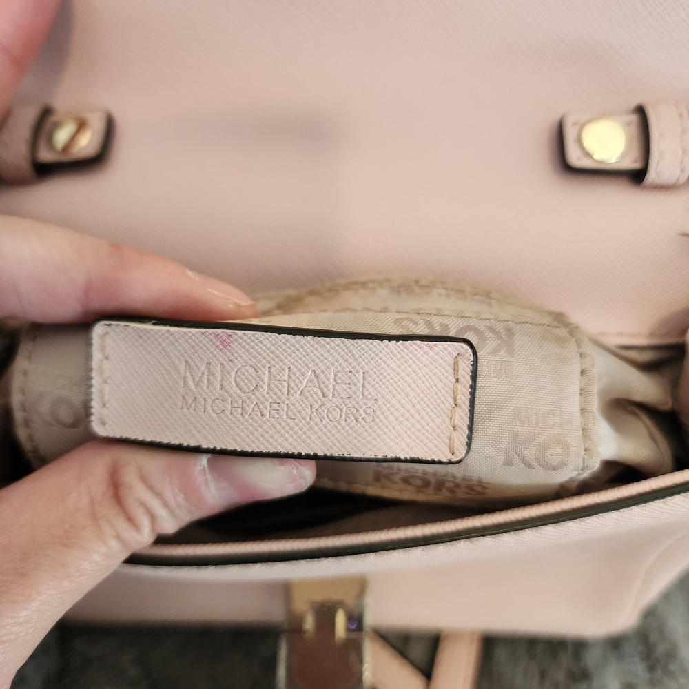 Michael Kors Tina Crossbody In A Soft Powder Pink - Picture 10 of 12